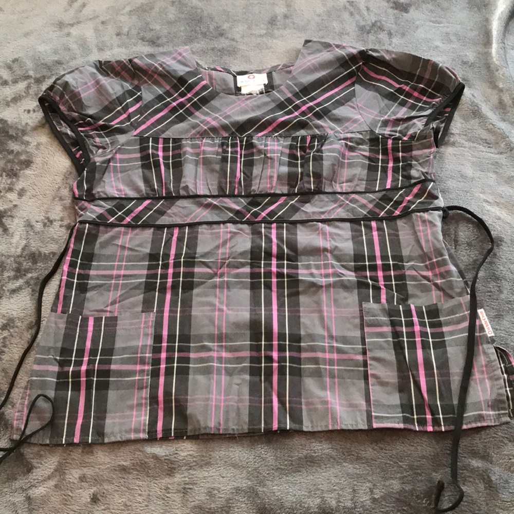 Scrub top